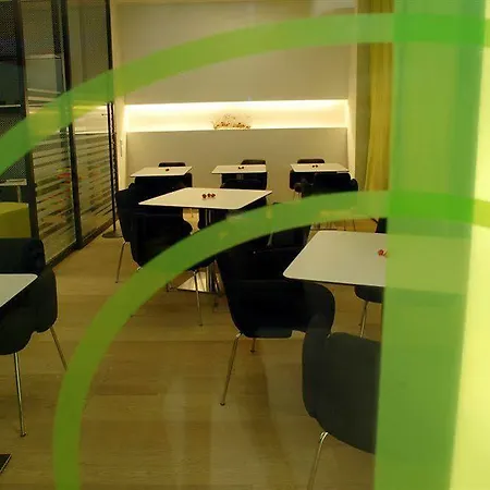 Otel Harry's Hart Bei & 4*