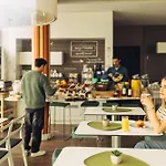 Harry's Hart Bei & Hotel 3*